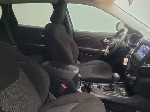 Used 2019 Jeep Cherokee Latitude w/ Popular Appearance Group FWD image 21