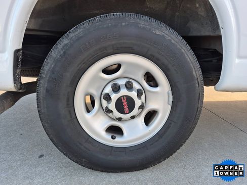 Used 2024 GMC Savana 2500 w/ Driver Convenience Package image 12
