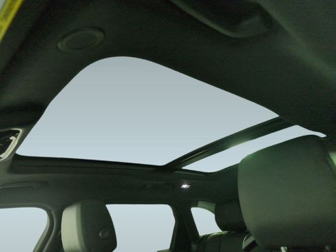 Used 2026 Land Rover Range Rover Velar Dynamic SE image 12