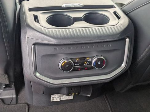 Used 2025 Ford Expedition Platinum AWD/4WD image 32