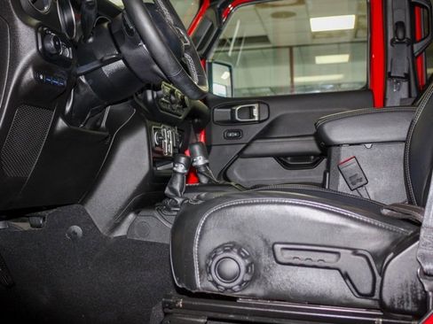 Certified 2022 Jeep Wrangler Unlimited Sahara w/ Cold Weather Group image 8