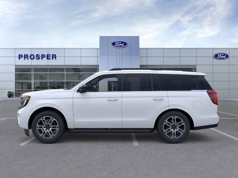 New 2025 Ford Expedition Active image 3