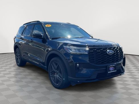 Certified 2025 Ford Explorer ST-Line w/ ST-Line Street Pack image 3