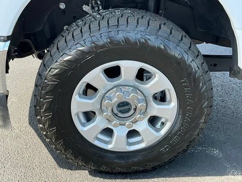 Used 2023 Ford F250 XLT w/ FX4 Off-Road Package AWD/4WD image 12