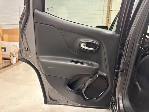 Used 2019 Jeep Renegade Altitude w/ Quick Order Package 2XM AWD/4WD image 21