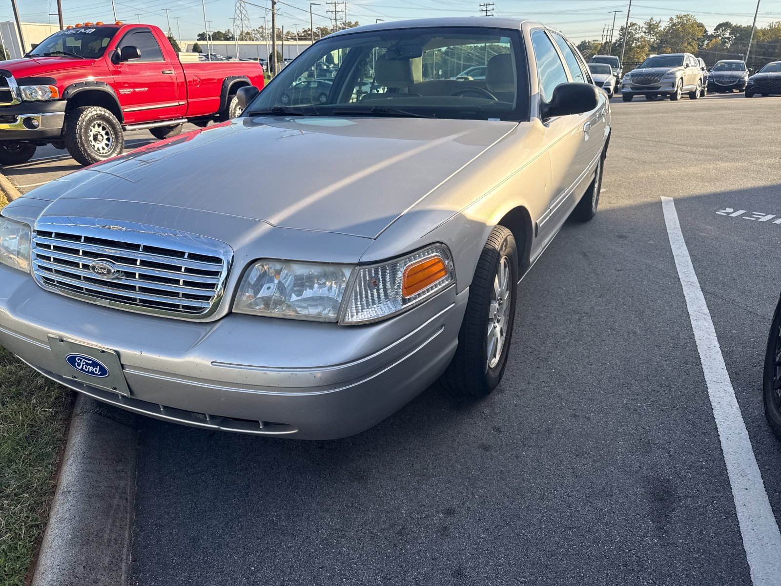 Used 2008 Ford Crown Victoria LX RWD image 4