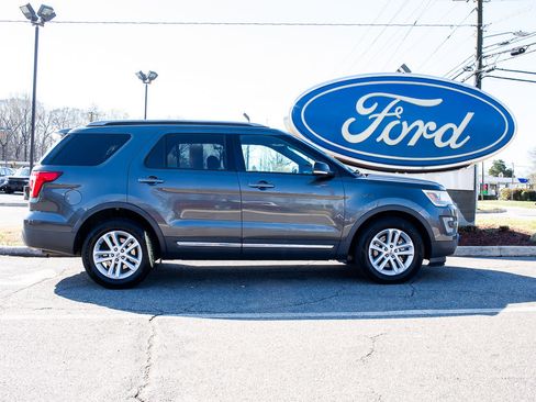 Used 2017 Ford Explorer XLT w/ Equipment Group 201A image 1