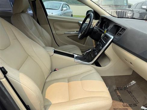Used 2014 Volvo S60 T5 FWD image 23
