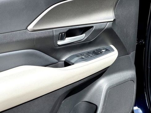 Used 2024 Toyota Grand Highlander XLE AWD/4WD image 9