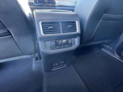 Certified 2024 Volkswagen Atlas SE image 18