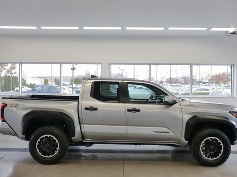 Used 2024 Toyota Tacoma TRD Off-Road image 7