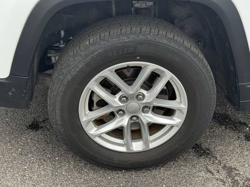 Certified 2024 Jeep Grand Cherokee L Laredo AWD/4WD image 12