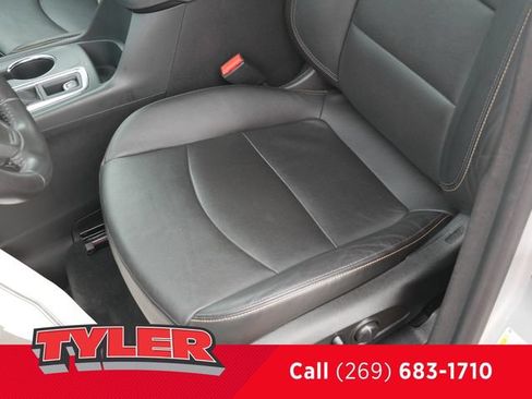 Used 2021 Chevrolet Equinox LT FWD image 39