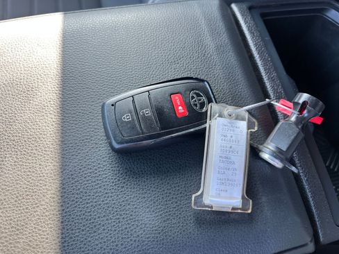 Used 2025 Toyota Tacoma TRD Off-Road image 22