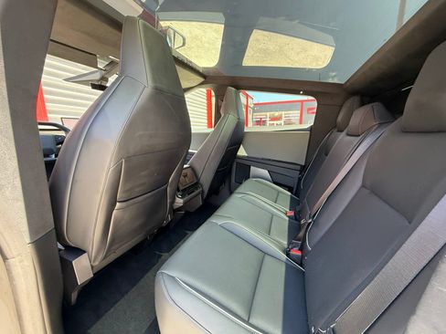 Used 2025 Tesla Cybertruck AWD Crew Cab image 15