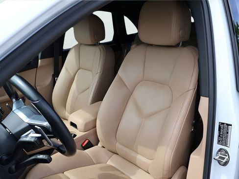 Used 2021 Porsche Macan AWD/4WD image 5