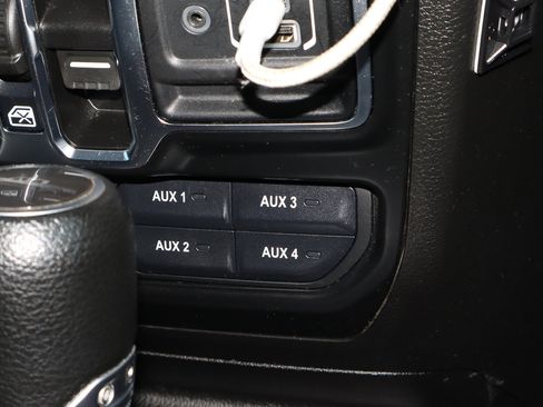 Used 2021 Jeep Gladiator Sport image 11