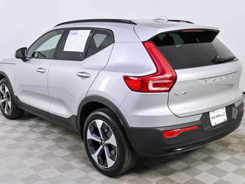Certified 2025 Volvo XC40 B5 Plus image 4