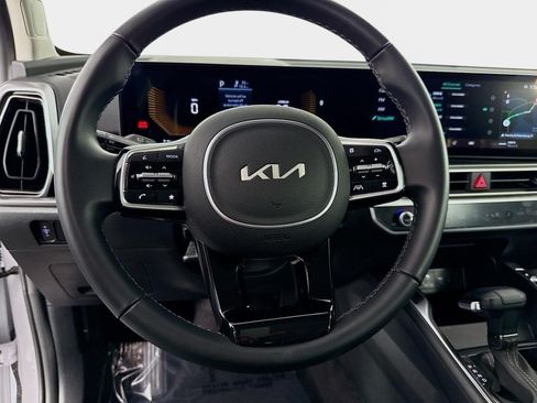 Used 2025 Kia Sorento S FWD image 12