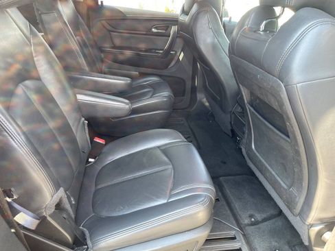 Used 2016 Chevrolet Traverse LT w/ Style and Technology Package FWD image 27