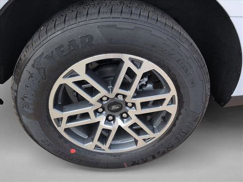 New 2026 Ford Expedition Active image 10