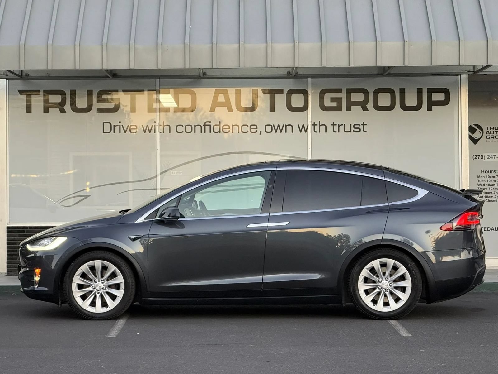 Used 2017 Tesla Model X 100D AWD/4WD image 4