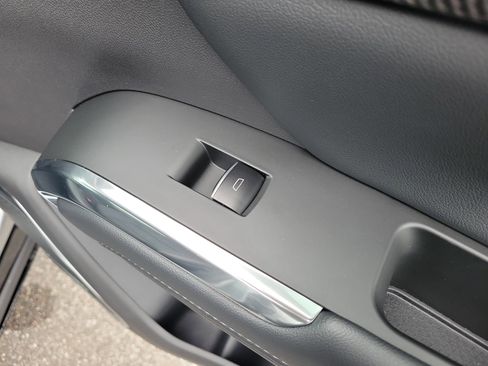 Used 2025 Chevrolet Traverse High Country FWD image 11