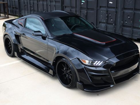 Used 2016 Ford Mustang Shelby GT350 w/ Technology Package RWD image 19