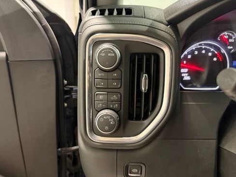Used 2021 Chevrolet Silverado 1500 LT Trail Boss w/ LPO, Dark Essentials Package AWD/4WD image 16