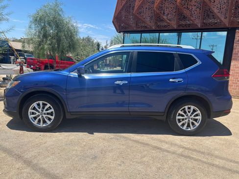 Used 2019 Nissan Rogue SV FWD image 2