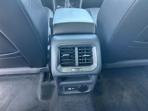 Used 2023 Volkswagen Tiguan SE R-Line image 30