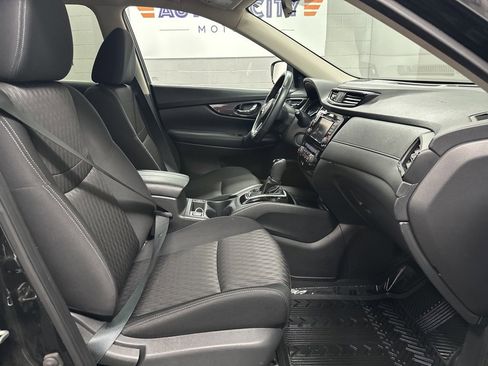 Used 2018 Nissan Rogue SV w/ Premium Package image 20