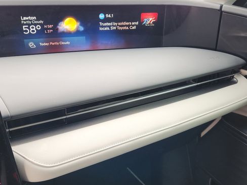 Used 2024 Lincoln Nautilus Premier image 22