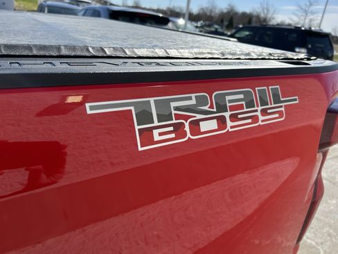 Used 2019 Chevrolet Silverado 1500 LT Trail Boss w/ Convenience Package image 14