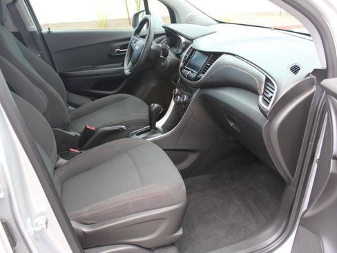 Used 2022 Chevrolet Trax LS w/ Tint and Cruise Package FWD image 16