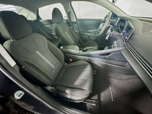 Used 2022 Hyundai Elantra SE w/ Cargo Package image 28