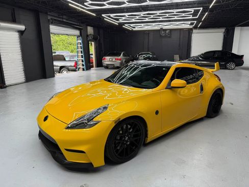 Used 2009 Nissan 370Z Touring w/ Sport Pkg RWD image 9