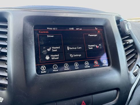 Used 2020 Jeep Cherokee Latitude Plus w/ Cold Weather Group AWD/4WD image 20
