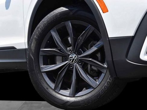 Certified 2022 Volkswagen Tiguan SE AWD/4WD image 3