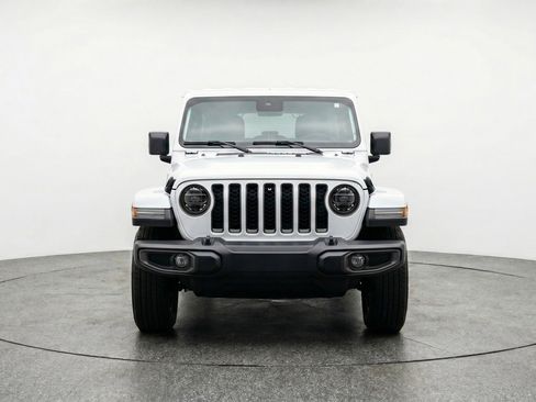 Used 2025 Jeep Wrangler Sahara image 2