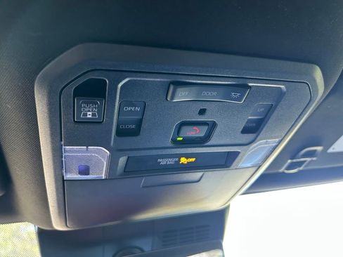 Used 2025 Toyota Tacoma Limited AWD/4WD image 31