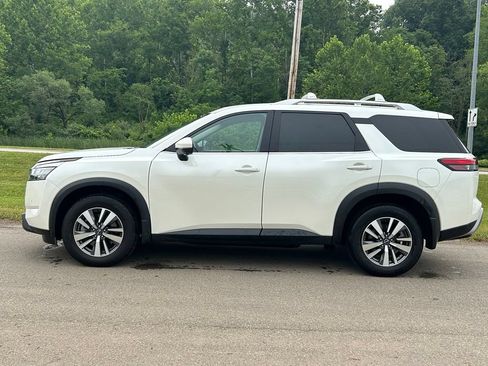 Used 2024 Nissan Pathfinder SL w/ Cargo Package AWD/4WD image 5