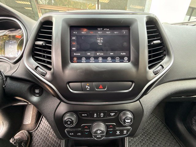 Used 2019 Jeep Cherokee Latitude Plus w/ Comfort/Convenience Group AWD/4WD image 12