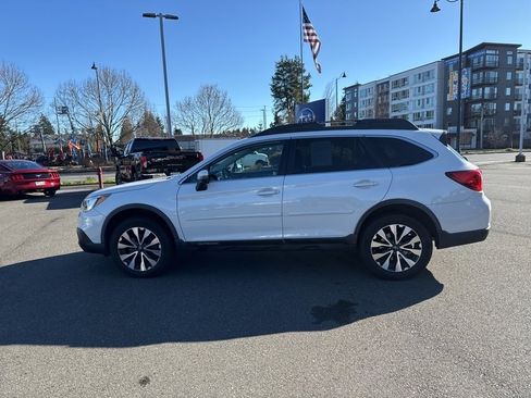 Used 2015 Subaru Outback 2.5i Limited image 2