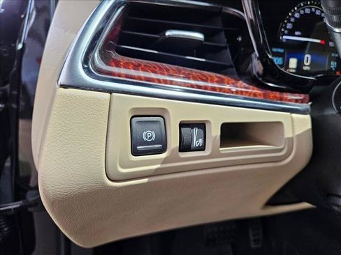 Used 2018 Cadillac XT5 Luxury w/ Driver Awareness Package FWD image 23