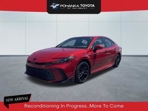 Used 2025 Toyota Camry SE w/ Convenience Package FWD image 1