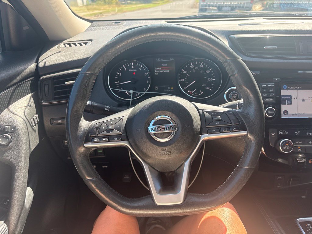 Used 2017 Nissan Rogue SL w/ SL Premium Package FWD image 16