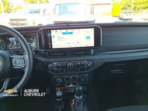 Used 2024 Jeep Wrangler Unlimited Rubicon 4xe AWD/4WD image 11