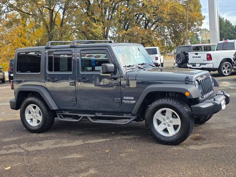 Used 2018 Jeep Wrangler Unlimited Sport S image 2