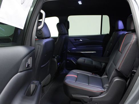 New 2026 Chevrolet Traverse RS image 13